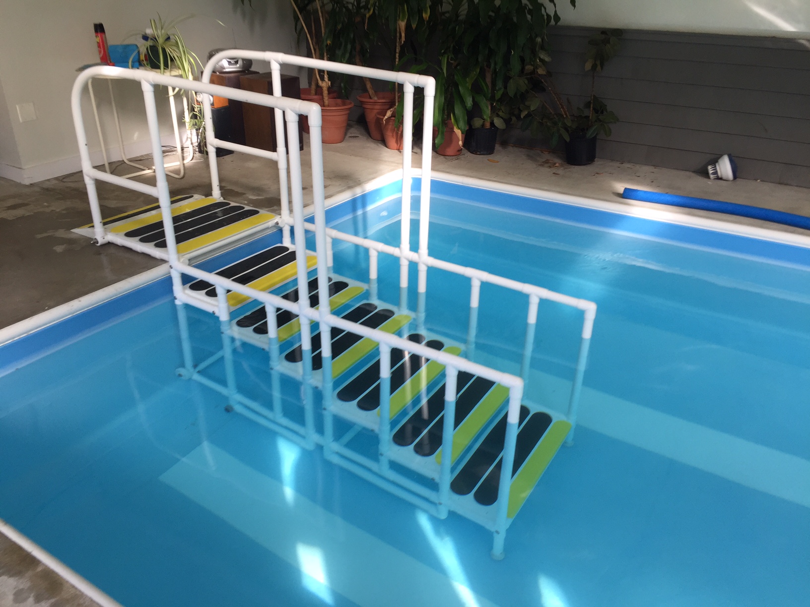 Лестница для бассейна из полипропилена